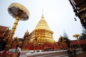gyllene pagoda wat phra som doi suthep Thailand