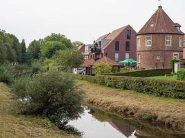 de stad av coesfeld på de flod berkel i Tyskland foto