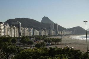 copacabana vid vatten se i rio de janeiro under de dag foto