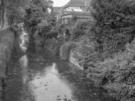 de stad av coesfeld på de flod berkel i Tyskland foto