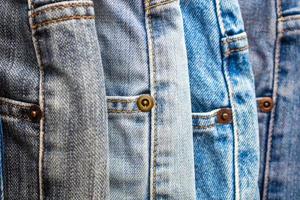 denim blå jeans stack textur bakgrund närbild foto