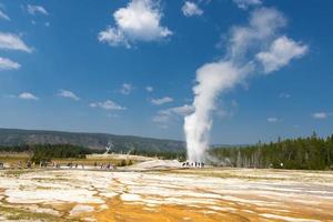 yellowstone gejser gammal trogen medan utbrott foto