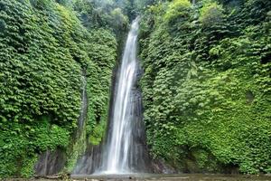 bali vattenfall se landskap panorama silke effekt foto