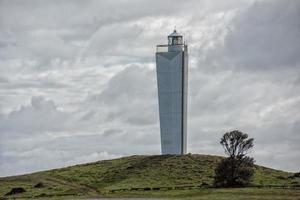 cape jervis fyr på molnig dag foto