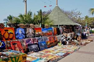 en marknadsföra bås förbi de strand i Durban, söder afrika foto