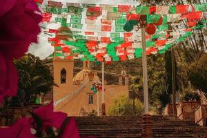 skön kyrka i landskap av guanajuato i mexico foto