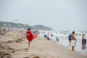 los angeles, USA - augusti 3, 2014 - människor på zuma sandig strand foto