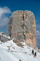 dolomiter berg snö landskap i vinter- foto