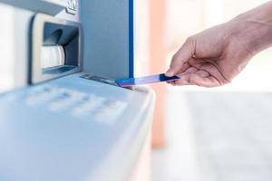 trådlöst uttag från en ATM med kreditkort