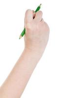 hand drar förbi trä grön penna isolerat på vit foto