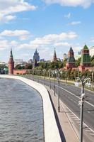 de kreml vägbank av moskva flod moskva stad foto