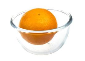 hög med apelsiner i skålen foto