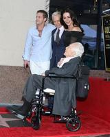 los angeles, nov 6 - cameron douglas, michael douglas, Catherine zeta-jones, kirk douglas på de michael douglas stjärna ceremoni på de hollywood promenad av berömmelse på november 6, 2018 i los angeles, ca foto