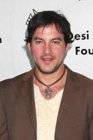 los angeles, okt 9 - tyler christopher ankommer på de kväll med de stjärnor 2010 fördel för de desi geestman fundament på jordbrukare s marknadsföra teater på oktober 9, 2010 i los angeles, ca foto