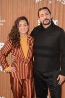 los angeles aug 28 - mia keller, gino vento på de mayans mc röd matta premiär på de tcl kinesisk teater imax på augusti 28, 2018 i los angeles, ca foto