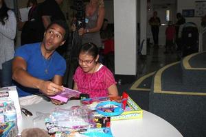 los angeles, sep 16 - corbin bleu på de stjärnor 4 ler, kändisar besöker barn på sjukhus på hamn-ucla medicinsk Centrum på september 16, 2014 i torrans, ca foto