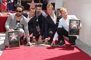 los angeles, apr 22 - aj mclean, howie dorough, Kevin richardson, brian littrell, nick carter på de ceremoni för de bakgata Pojkar stjärna på de promenad av berömmelse på de hollywood promenad av berömmelse på april 22, 2013 i los angeles, ca foto