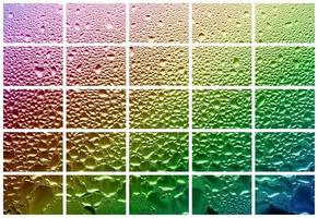 en collage av många annorlunda fragment av glas, dekorerad med regn droppar från de kondensat. regnbåge färger foto