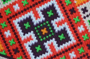 traditionell ukrainska folk konst stickat broderi mönster på textil- tyg foto