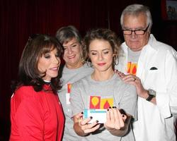 los angeles, okt 6 - kate linder, röding griggs, linsey Godfrey, john mccook på de ljus de natt de promenad till fördel de leukemi-lymfom samhälle på solnedgångsgubbe studior på oktober 6, 2013 i los angeles, ca foto