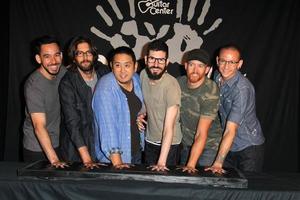 los angeles, jun 18 - linkin parkera, mikrofon shinoda, råna bourdon, joe hahn, brad delson, dave farrell, chester bennington på de linkin parkera stenpromenad induktion ceremoni på de gitarr Centrum på juni 18, 2014 i los angeles, ca foto