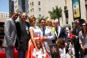 los angeles, jun 20 - pitbull, gergory nava, emme anthony, jennifer lopez, max anthony, Jane fonda, keenan elfenben wayans på de hollywood promenad av berömmelse stjärna ceremoni för jennifer lopez på de w hollywood hotell på juni 20, 2013 i los angeles, ca foto