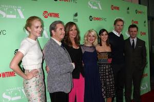 los angeles, apr 29 - caitlin fitzgerald, beau broar, allison janney, annaleigh ashford, lizzy caplan, teddy sears, michael glans på de mästare av sex atas undersökning och panel diskussion på tv akademi på april 29, 2014 i norr hollywood, ca foto