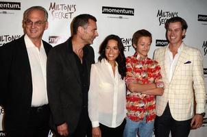 los angeles, sep 27 - fred fuchs, barnet bain, michelle rodriguez, percy hynes vit, sean buckley på de milton s hemlighet premiär på de tcl kinesisk 6 teatrar på september 27, 2016 i los angeles, ca foto