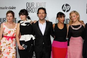 los angeles, aug 16 - kathryn hahn, zooey deschanel, paul rudd, rashida jones, och Elizabeth banker anländer på de vår idiot bror premiär på biograf kupol bågljus teatrar på augusti 16, 2011 i los angeles, ca foto