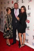 los angeles, aug 15 - vanessa hudgens, paul levesque, stephanie mcmahon på de superstjärnor för hoppas uppfyllande önska något på de beverly kullar hotell på augusti 15, 2013 i beverly kullar, ca foto