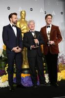 los angeles, mar 2 - Jason sudeikis och film skapare malcolm Clarke och nicholas vass, vinnare av bäst dokumentär, kort ämne på de 86: e akademi utmärkelser på dolby teater, hollywood och högland på Mars 2, 2014 i los angeles, ca foto