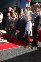 los angeles, mar 24 - tom lebonge, leron slukare, molly shannon, kommer ferrell, john c reilly, eric garcetti, kommer s fru och söner på de kommer ferrell hollywood promenad av berömmelse stjärna ceremoni på de hollywood boulevard på Mars 24, 2015 i los angeles, ca foto