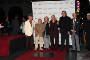 los angeles, nov 3 - roger wllliams, mickey och jan Rooney, diane pojke, jim pojke, guppa barker ankommer på de hollywood promenad av berömmelse 50:e årsdag firande på hollywood och högland på november 3, 2010 i los angeles, ca foto