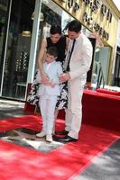 los angeles, Maj 1 - julianna margulies, kieran lieberthal, keith lieberthal på de julianna marguler hollywood promenad av berömmelse stjärna ceremoni på de hollywood boulevard på Maj 1, 2015 i los angeles, ca foto