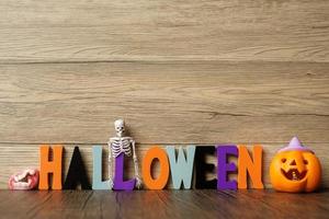 Lycklig halloween dag med spöke, pumpa, skål och dekorativ. lura eller hot, Hej oktober, falla höst, festlig, fest och Semester begrepp foto