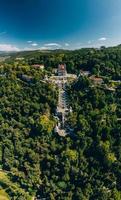 antenn vertikal se av bom Jesus kyrka i braga, portugal. foto