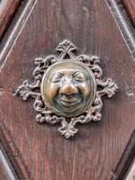 apfelweibla, vintage dörrhandtag på antik dörr, bakgrund