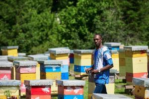 afrikansk biodlare lokal- svart honung producent foto