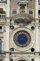Venedig, Italien - oktober 12. st märken klocka torn i Venedig på oktober 12, 2014 foto