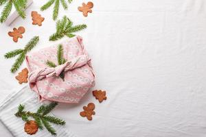 jul miljövänlig gåva slå in i traditionell japansk furoshiki stil foto