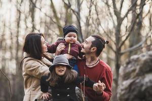 familj utomhus- porträtt foto