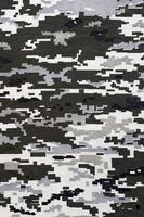 tyg med textur av ukrainska militär pixeled kamouflage. trasa med camo mönster i grå, brun och grön pixel former. officiell enhetlig av ukrainska soldater foto