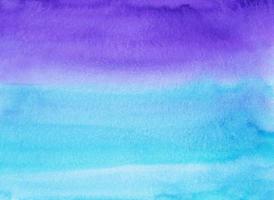 vattenfärg blå och lila bakgrund målning textur. blå och violett ombre vattenfärg bakgrund. fläckar på papper. foto