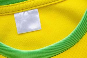 vit tom textil- kläder märka på gul sport Kläder tyg jersey textur foto