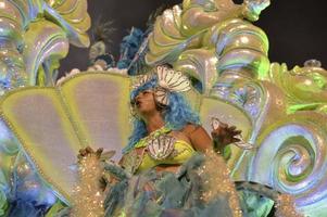 rio de Janeiro, rj Brasilien - februari 09, 2018 - samba skola parad i sambodromo. imperio da tijuca under festival på märken de sapucai gata foto