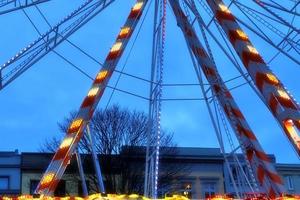 stor vit ferris hjul hittades på de kiels vecka i Tyskland foto