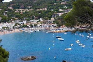 llansa små strand nära calella de palafrugell på de katalansk costa brava. foto