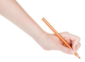 hand drar förbi orange penna isolerat på vit foto