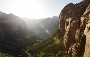 observation punkt kanjon landskap på solnedgång i zion nationell parkera, utah foto