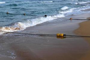 sandig strand på de medelhavs hav i nordlig israel. foto